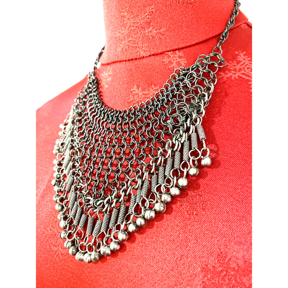 Vintage Chain Maile Bib Necklace Boho Beaded Silvertone Unique Movement Jingles - Picture 2 of 6